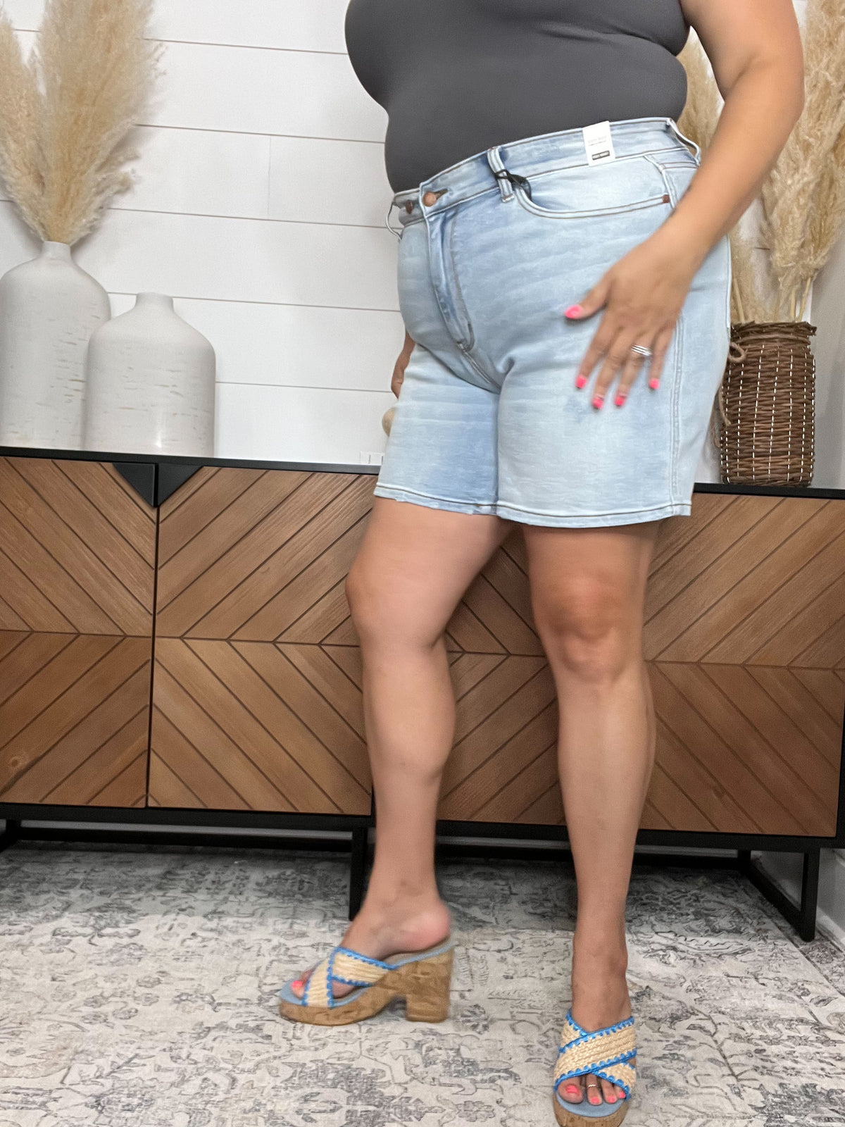 Judy Blue 2 Button Mid Thigh Dad Shorts