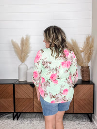 Dear Scarlett "Entrapment" Floral Lizzy 3/4 Sleeve Split Neck Tops