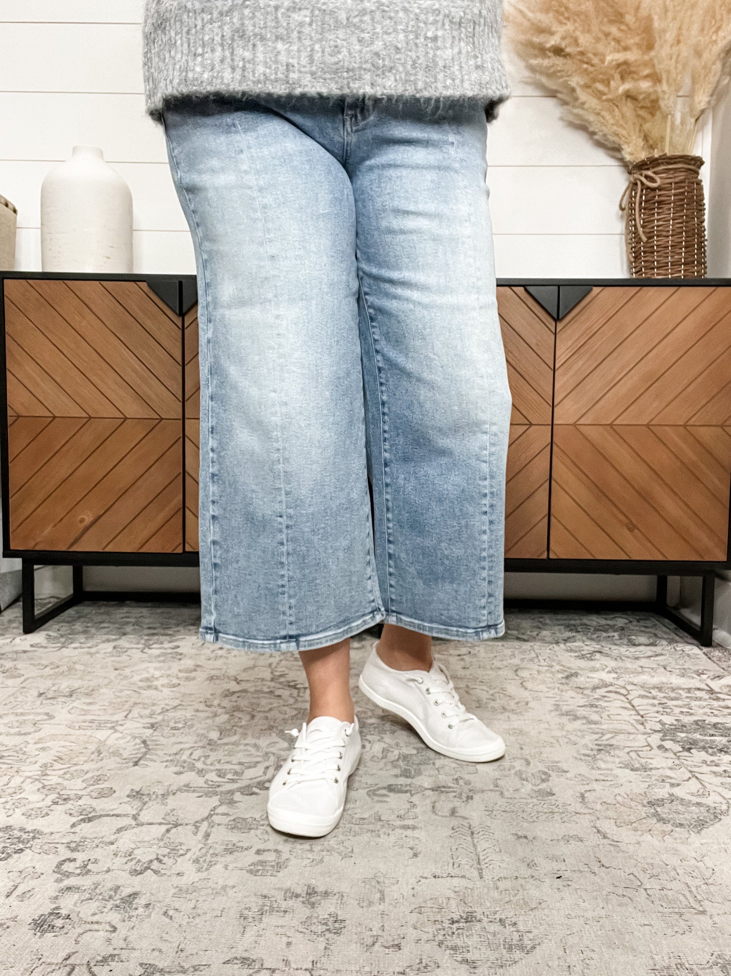 Judy Blue Stevie Front Seam Detail Wide Leg Crop