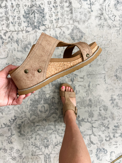 Very G "Noah" Wedge Sandal (Tan)