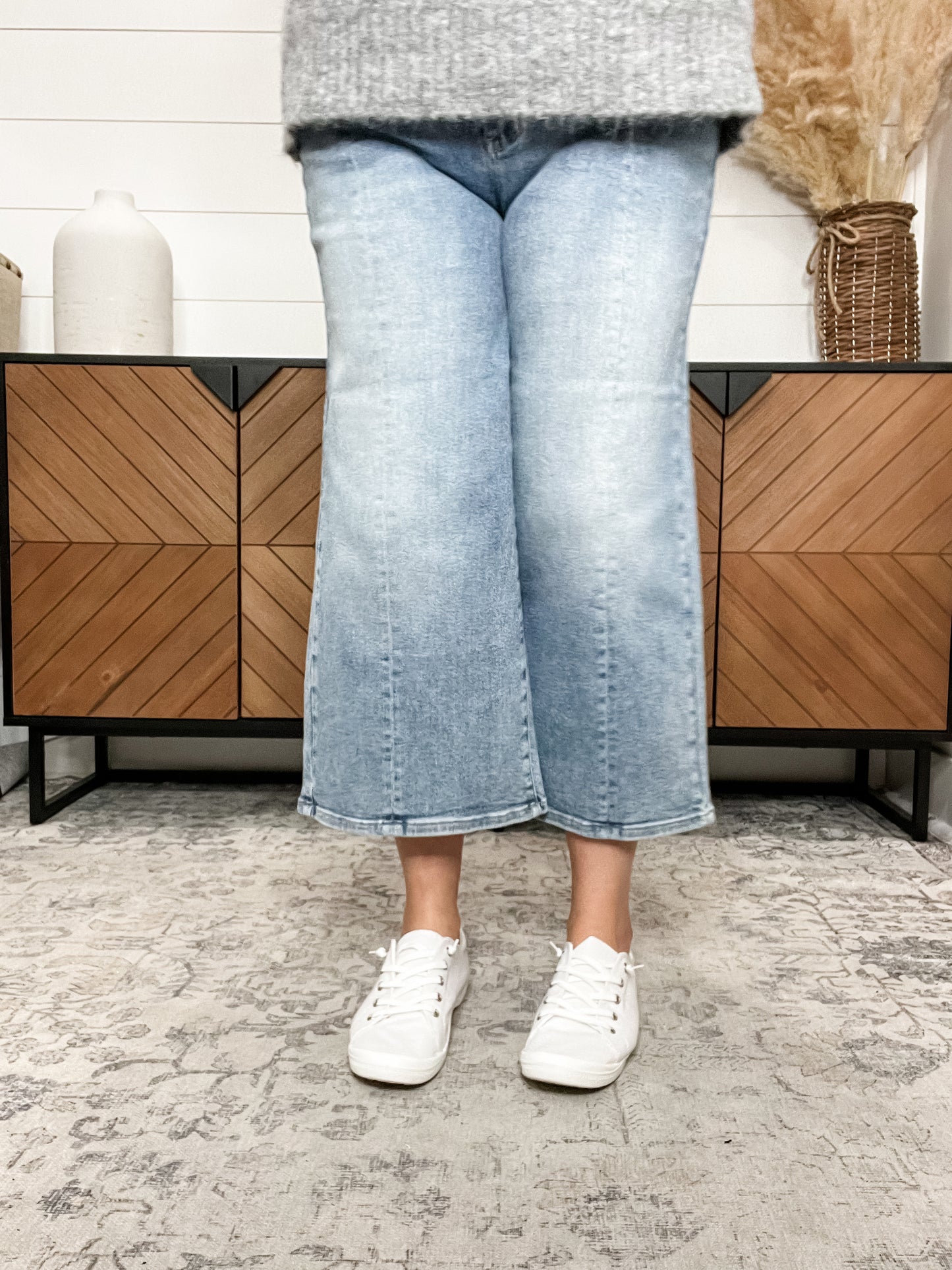 Judy Blue Stevie Front Seam Detail Wide Leg Crop