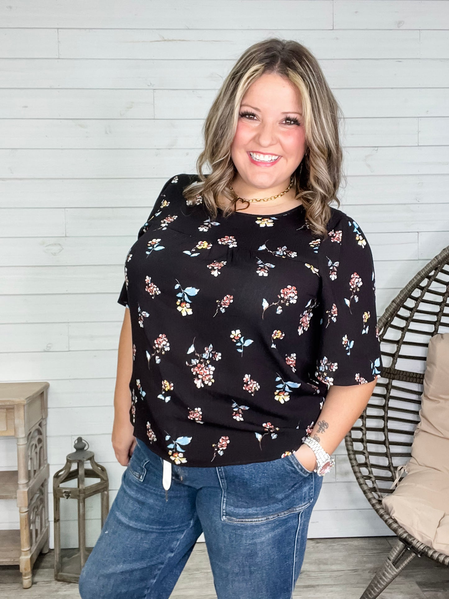 "Reward" Ruffle Short Sleeve (Black)