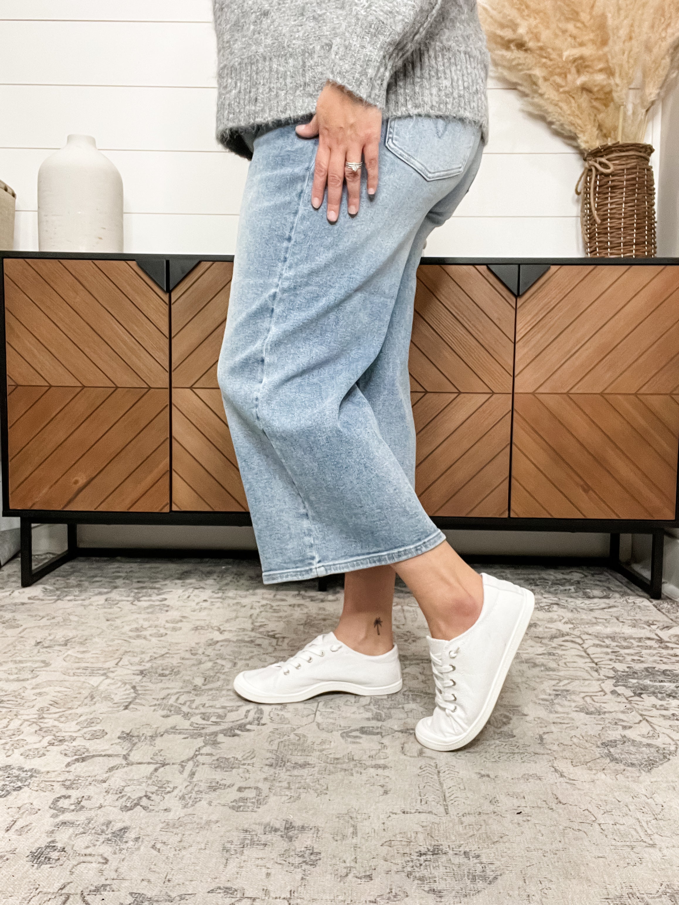 Judy Blue Stevie Front Seam Detail Wide Leg Crop – Lola Monroe