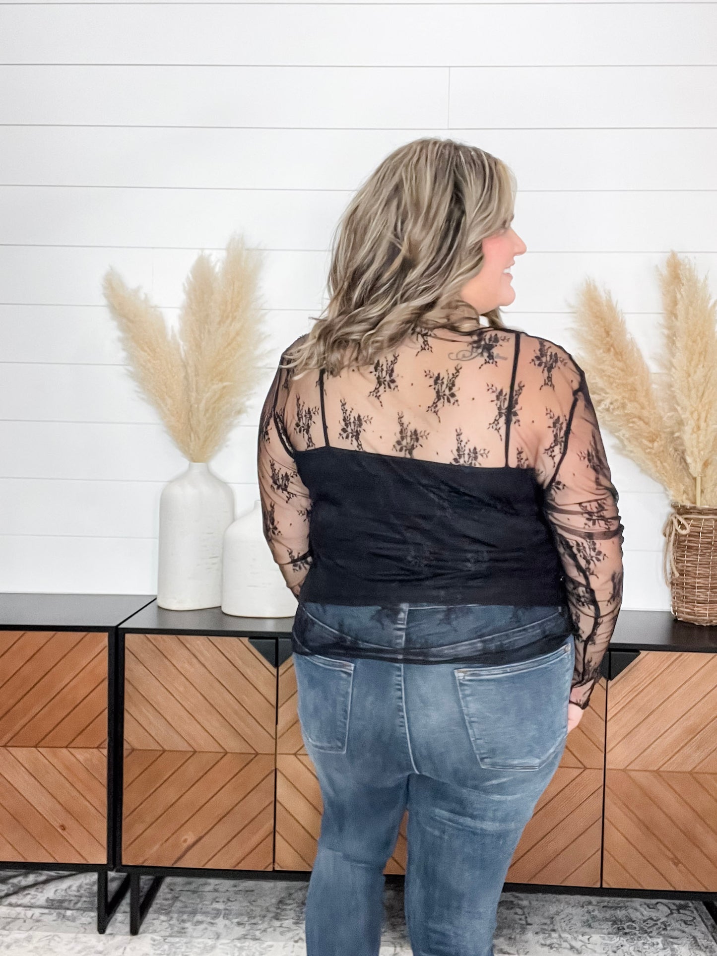 "Quarter" Long Sleeve Lace Top (Black)