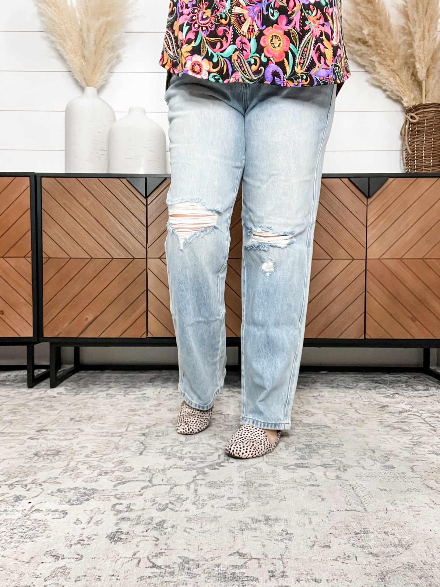 Judy Blue "Mountain Side" Rigid Magic Distressed Straight Leg Jeans