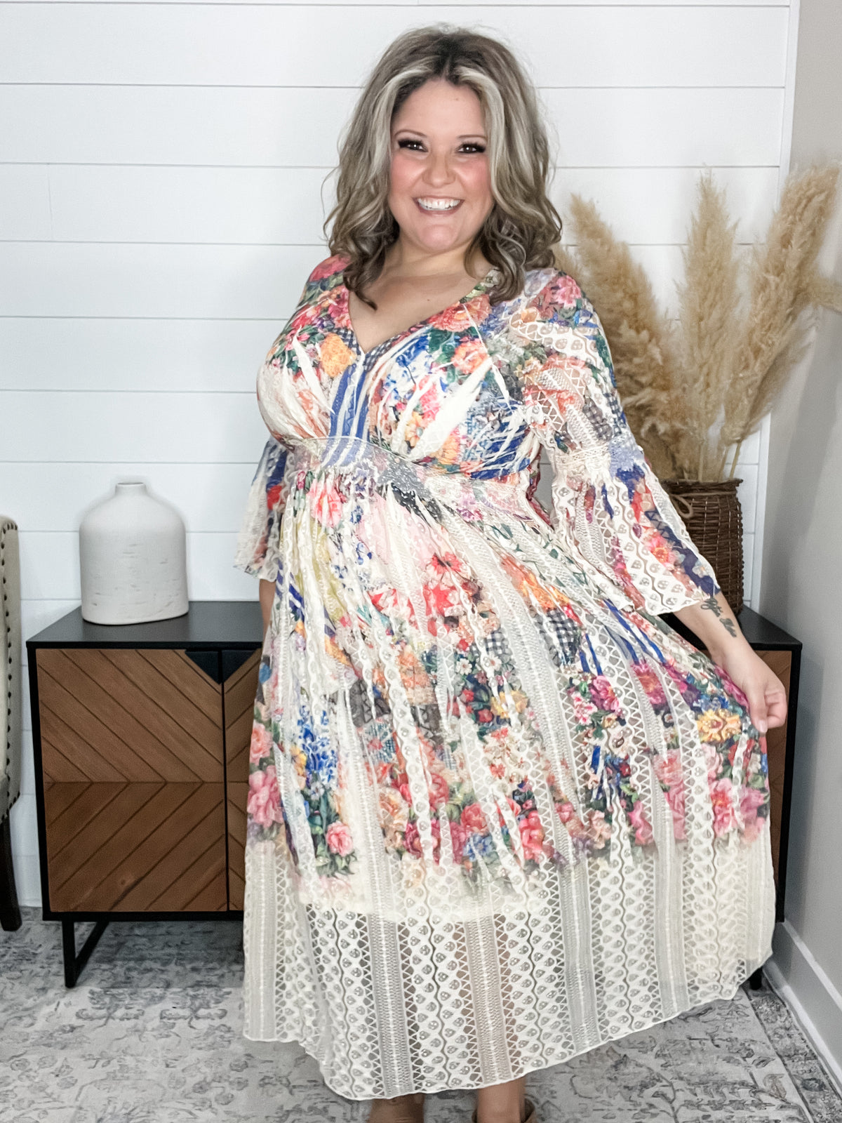 "Country In The Park" Long Sleeve V Neck Lace Dress (Bold Floral)