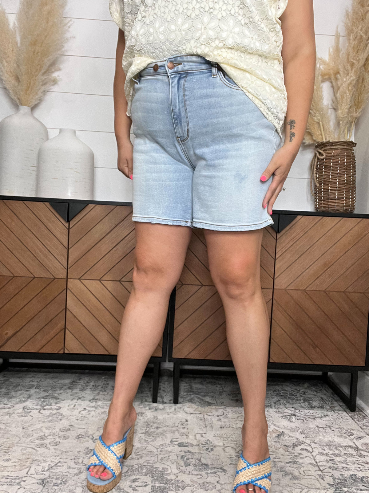 Judy Blue 2 Button Mid Thigh Dad Shorts