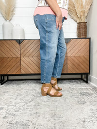 Judy Blue "Rhett" Barrel Jeans