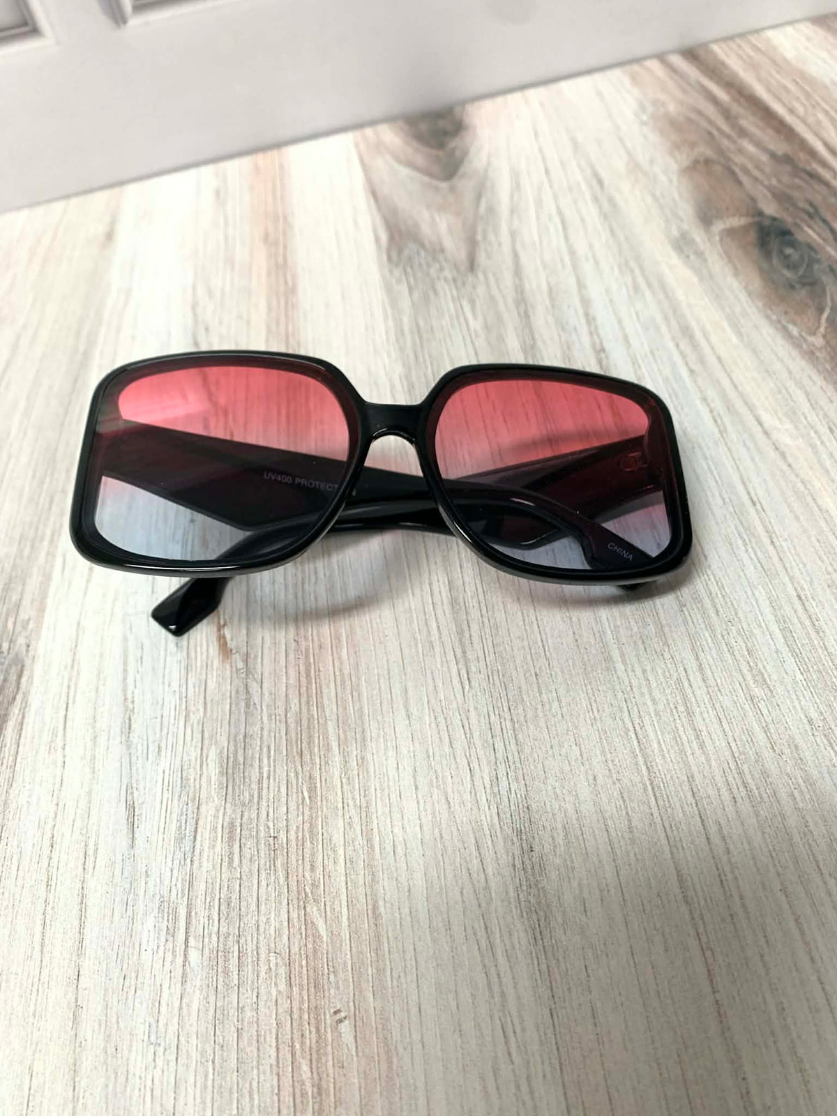 Square Frame Triangle Arm Sunglasses (Black Frame Pink Lens)