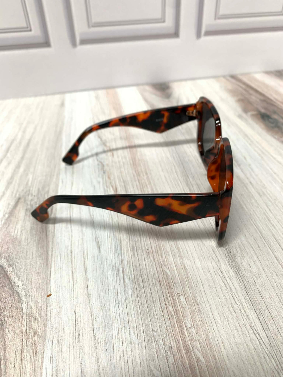 Square Frame Triangle Arm Sunglasses (Tortoise)
