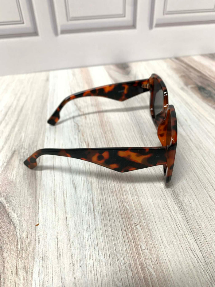 Square Frame Triangle Arm Sunglasses (Tortoise)