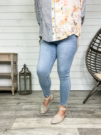 Judy Blue "Mama Said So" Buttonfly Skinny Jean