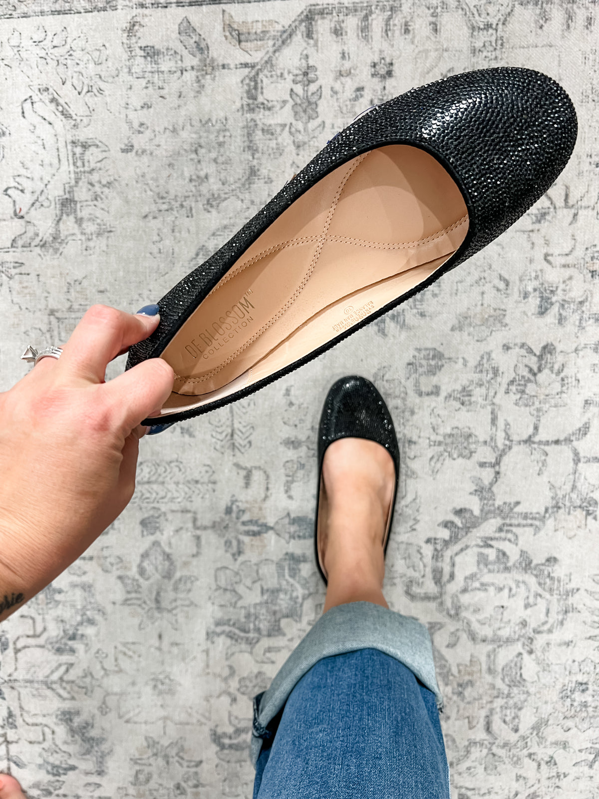 "Baba" Sparkle Round Toe Flat (Black)