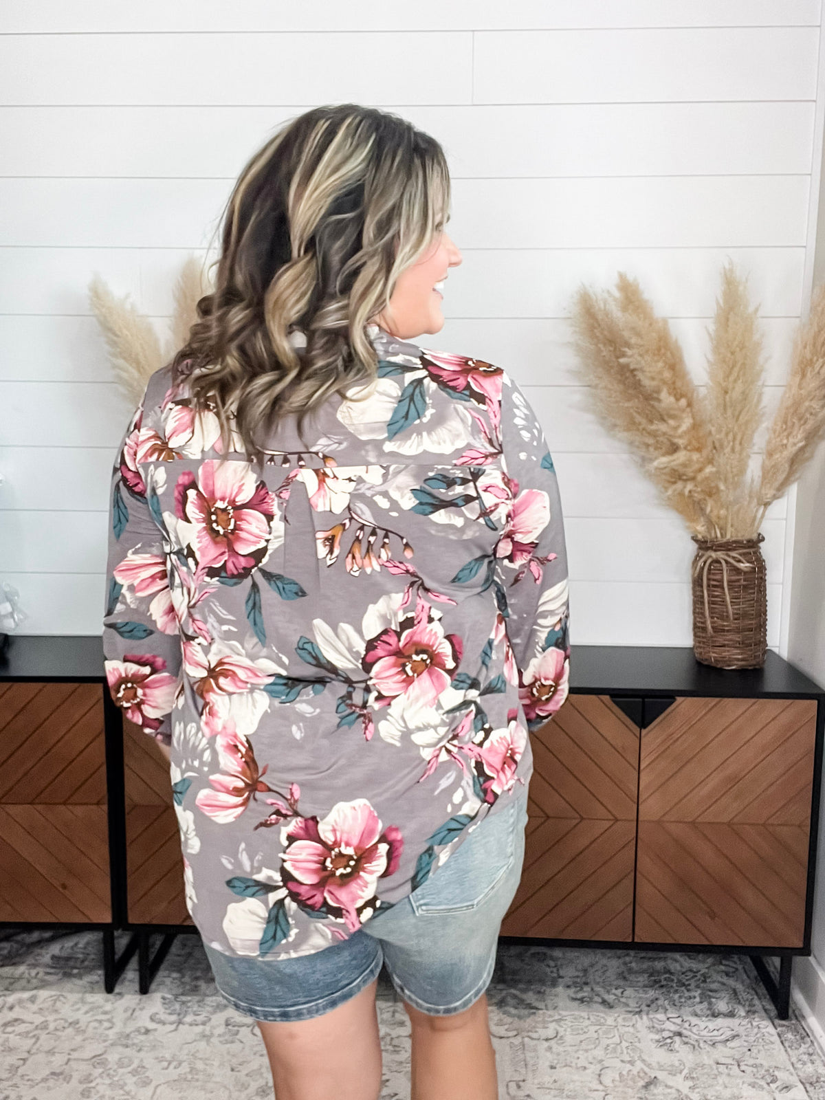 Dear Scarlett "Witness" Floral Lizzy 3/4 Sleeve Split Neck