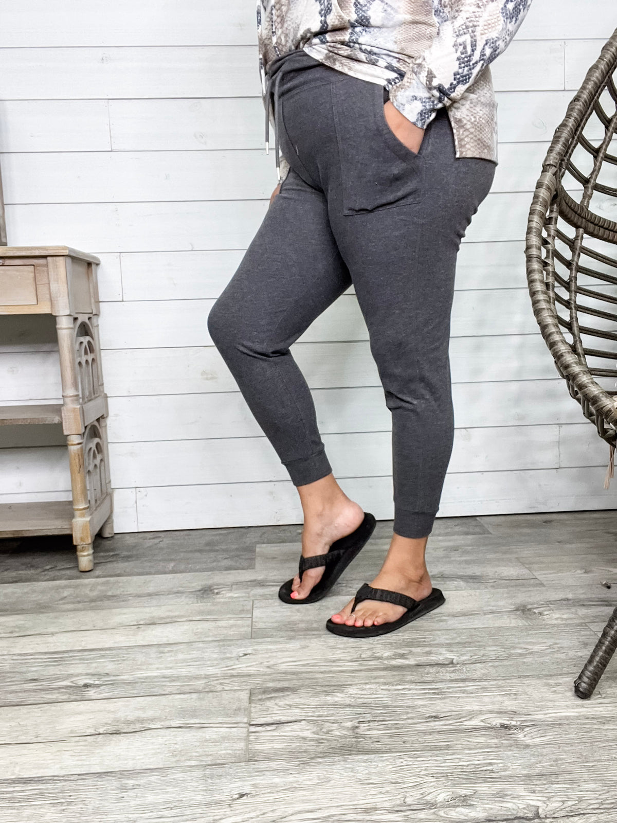 "Gold Medal" High-Waisted Jogger Leggings (Charcoal)