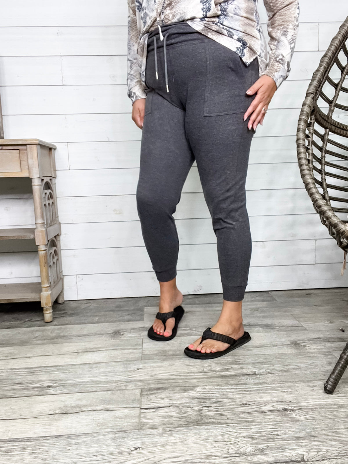 "Gold Medal" High-Waisted Jogger Leggings (Charcoal)