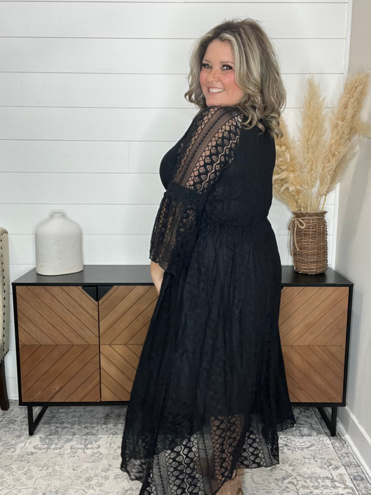 "Country In The Park" Long Sleeve V Neck Lace Dress (Black)