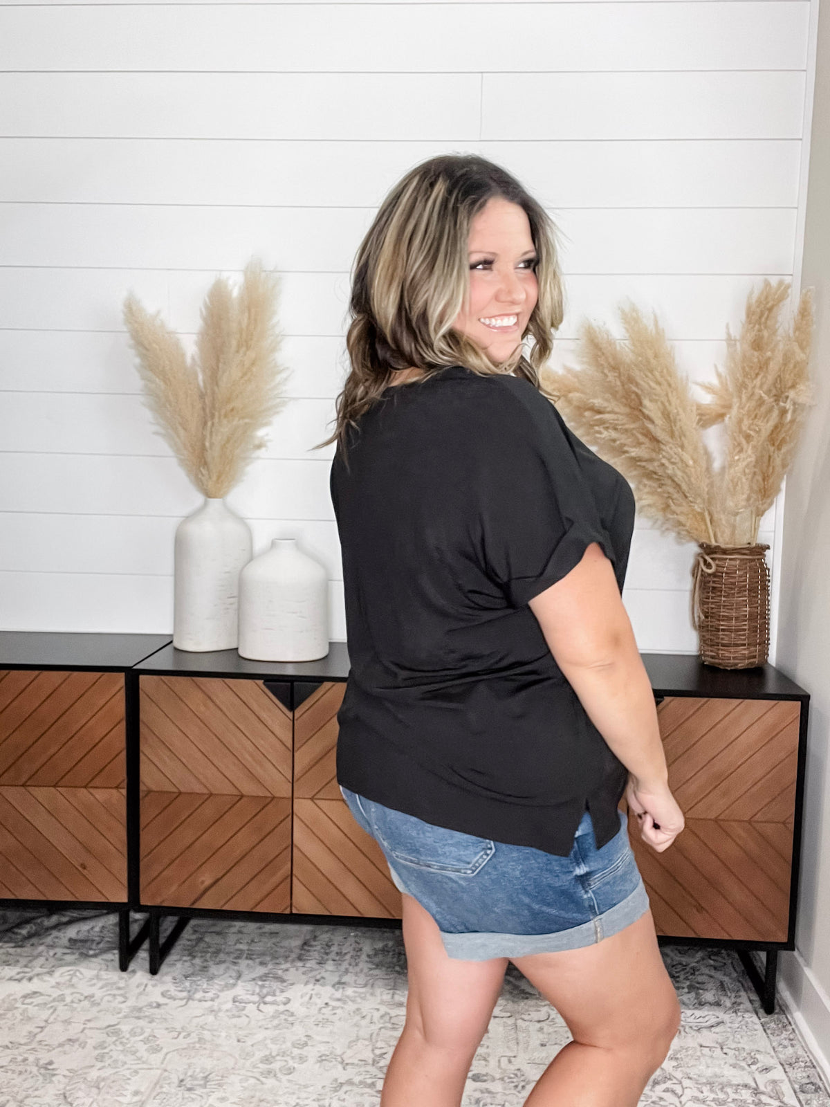 Dear Scarlett "Boise" U Neck Cuffed Short Sleeve (Black)