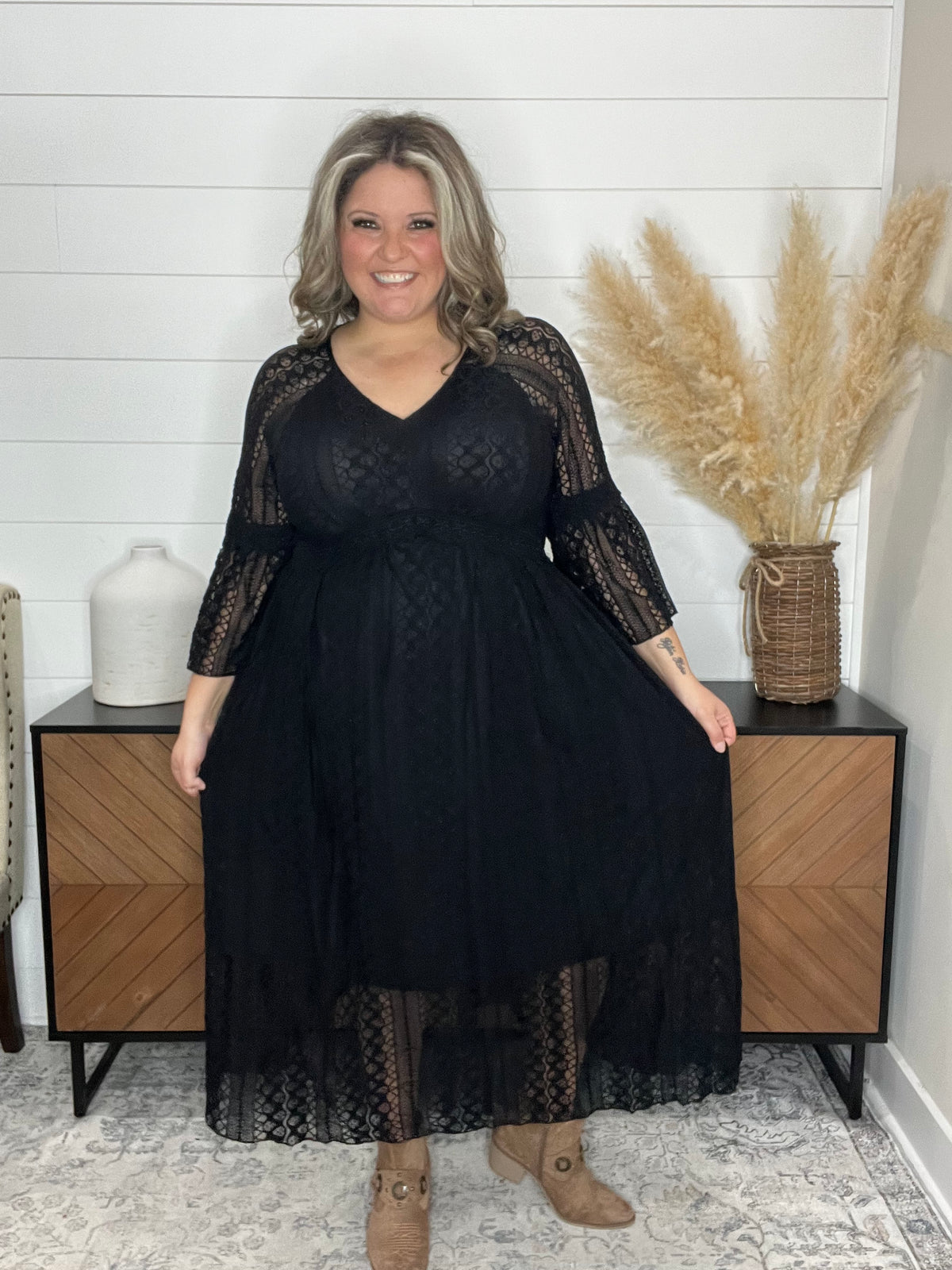 "Country In The Park" Long Sleeve V Neck Lace Dress (Black)