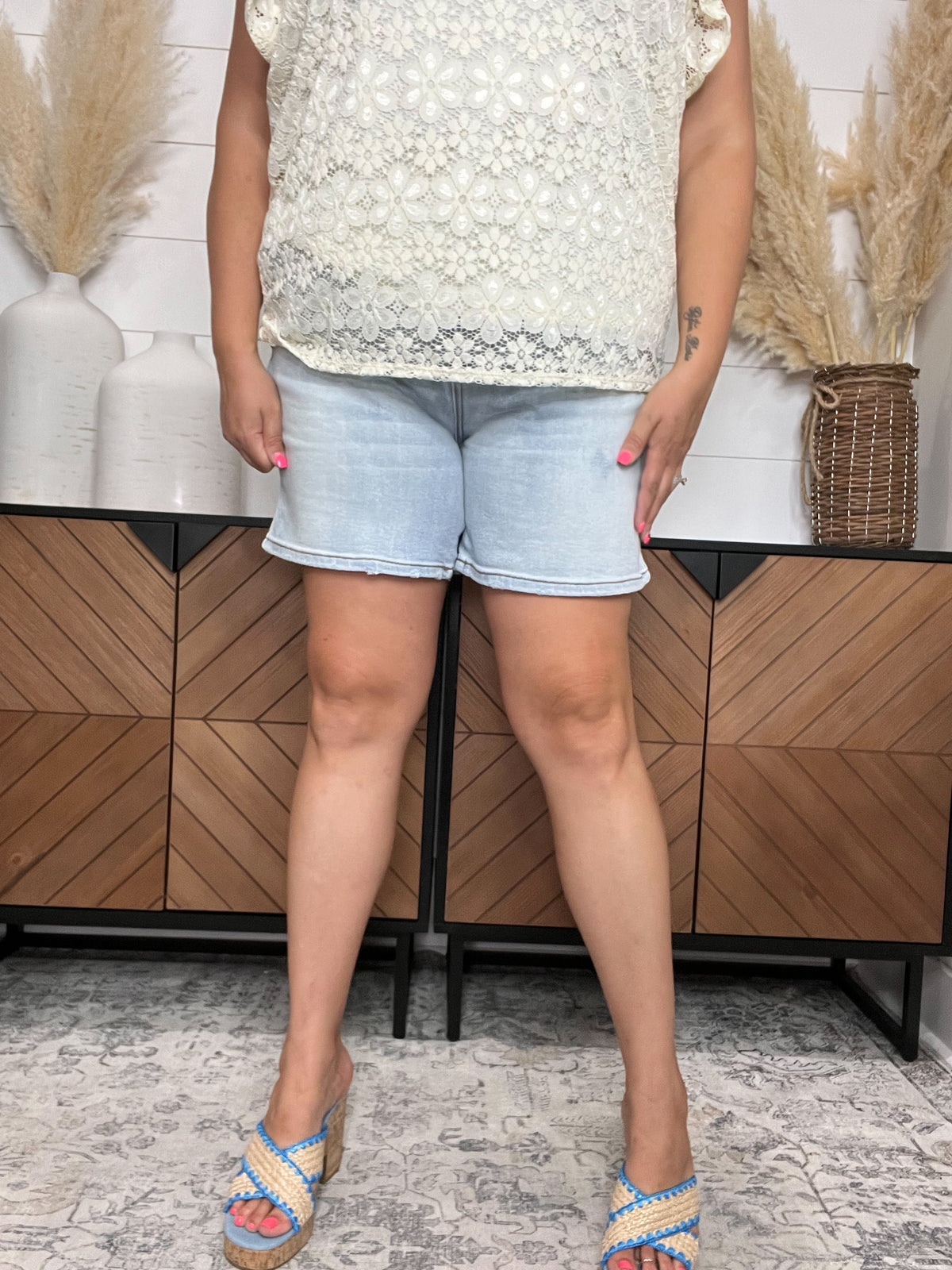 Judy Blue 2 Button Mid Thigh Dad Shorts