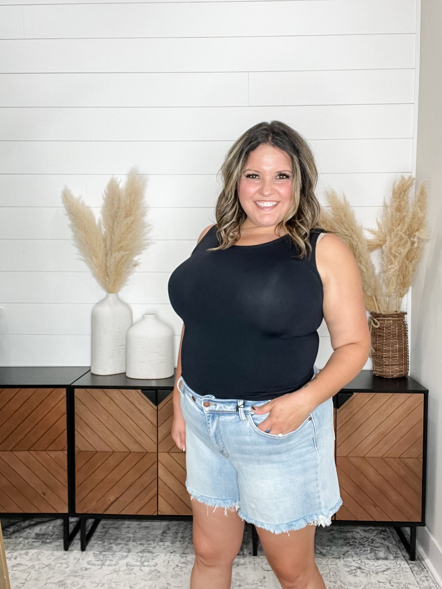 Judy Blue "Blame It On My Roots" Double Button Mid Thigh Dad Jean