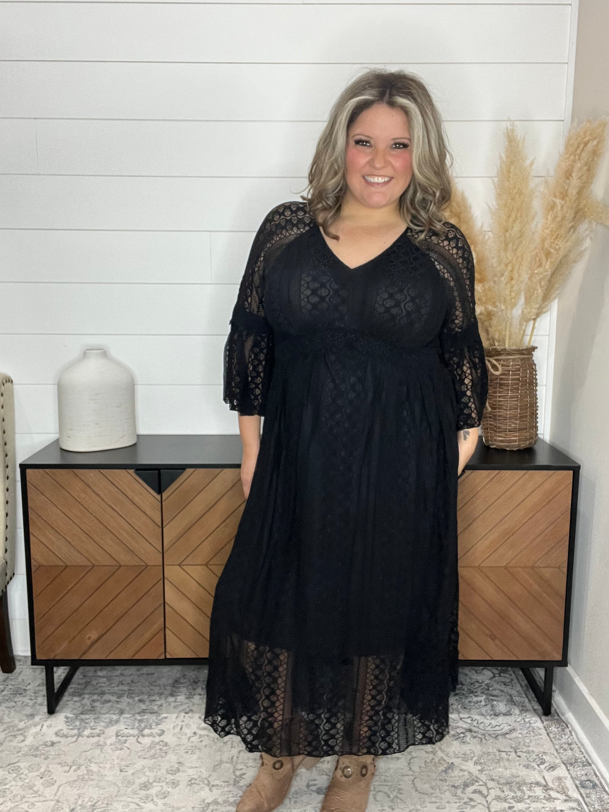 "Country In The Park" Long Sleeve V Neck Lace Dress (Black)