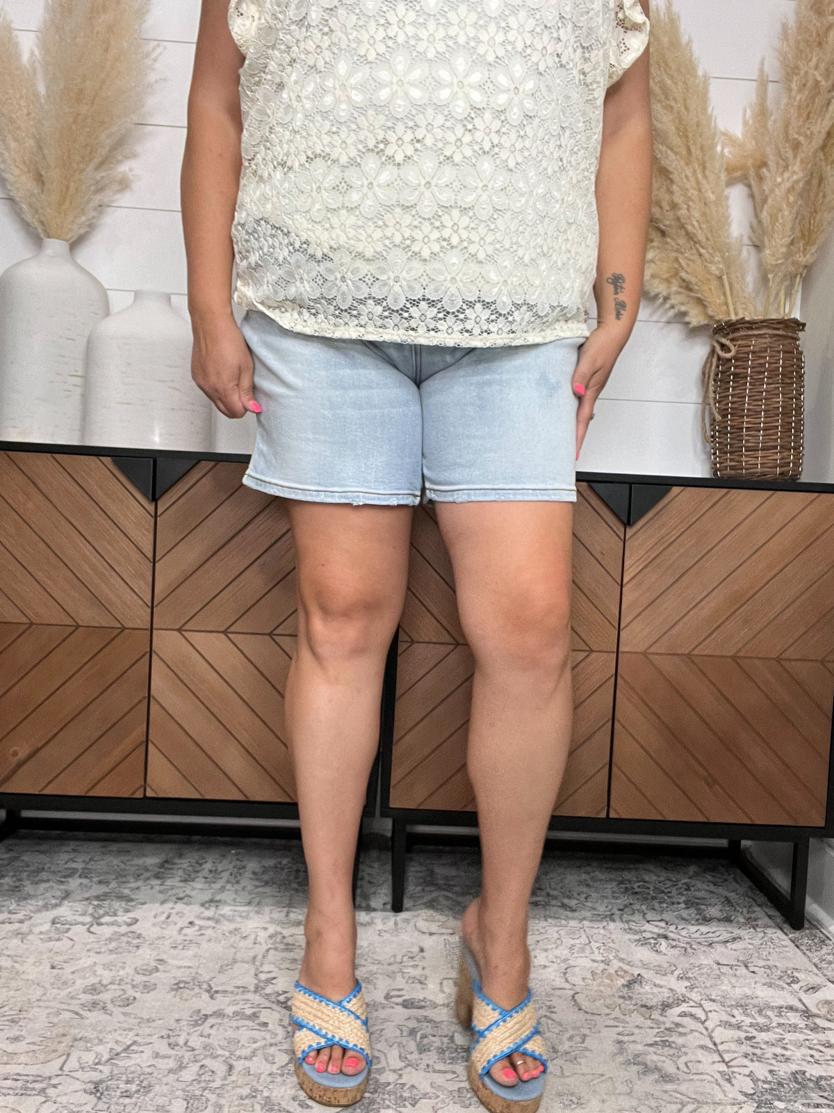 Judy Blue 2 Button Mid Thigh Dad Shorts