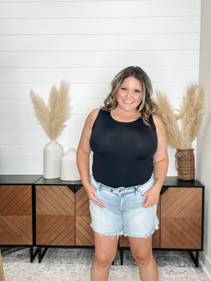 Judy Blue "Blame It On My Roots" Double Button Mid Thigh Dad Jean