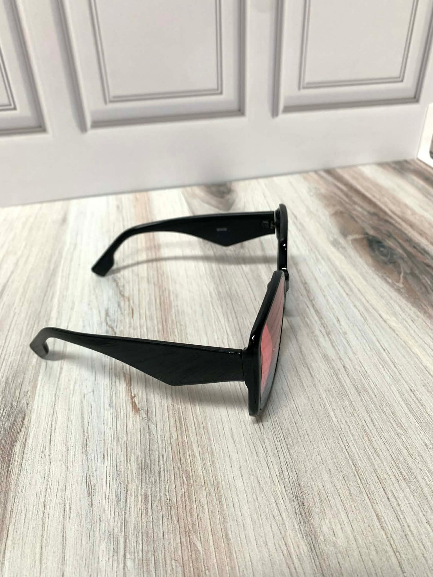 Square Frame Triangle Arm Sunglasses (Black Frame Pink Lens)