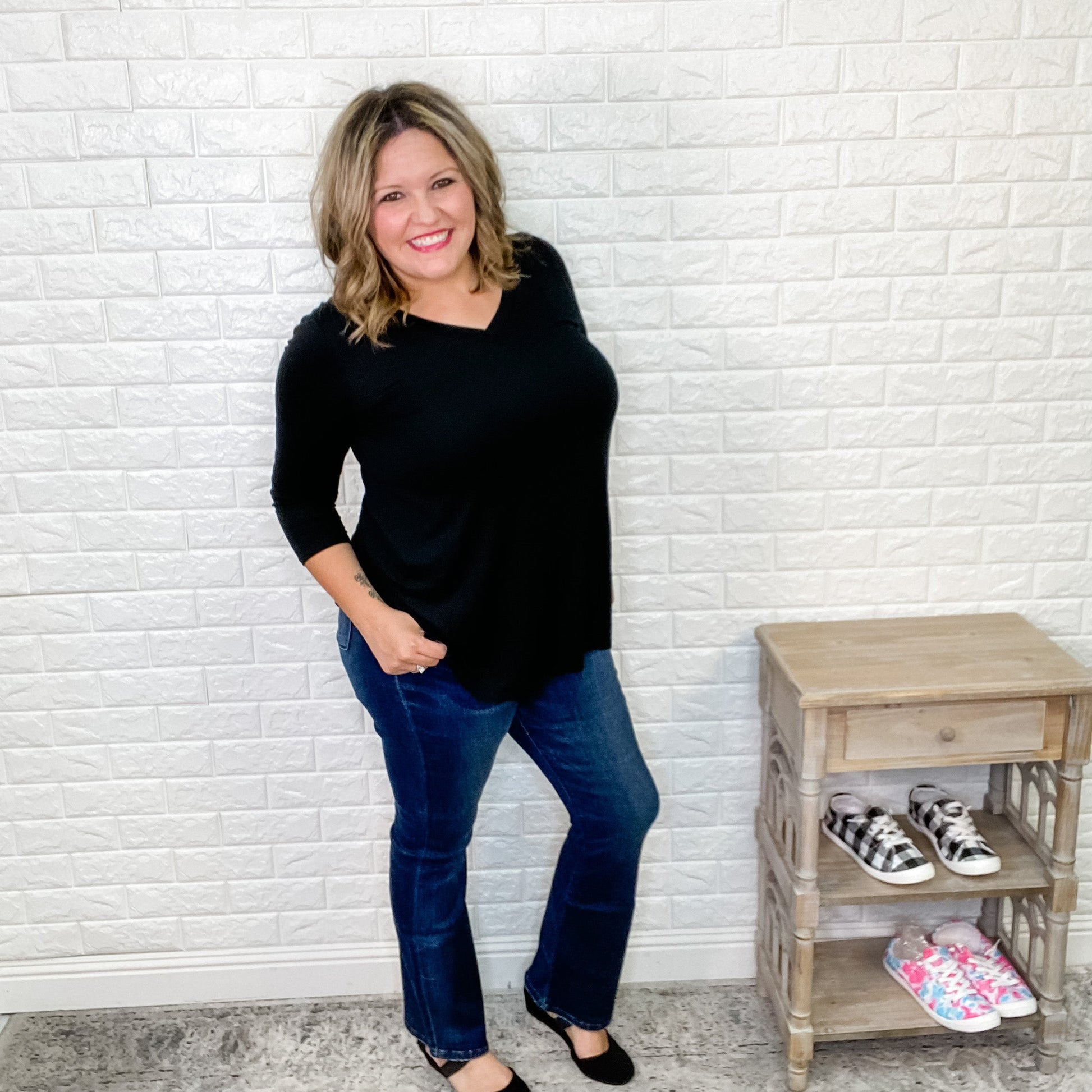 "Annalissa" 3/4 Sleeve V-Neck (Black)