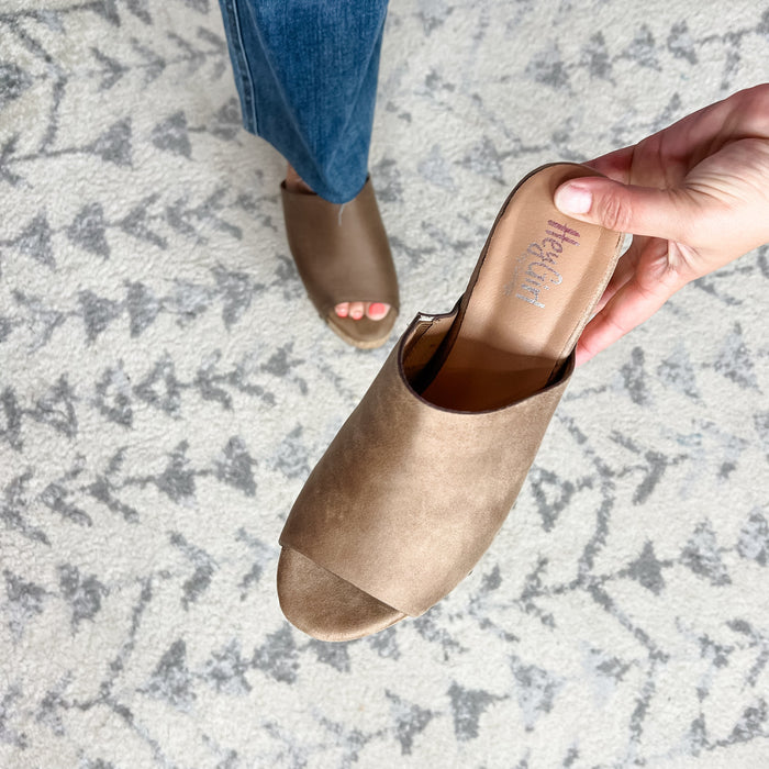 Corkys "Bada Bing" Platform Slip On (Brown Distressed)