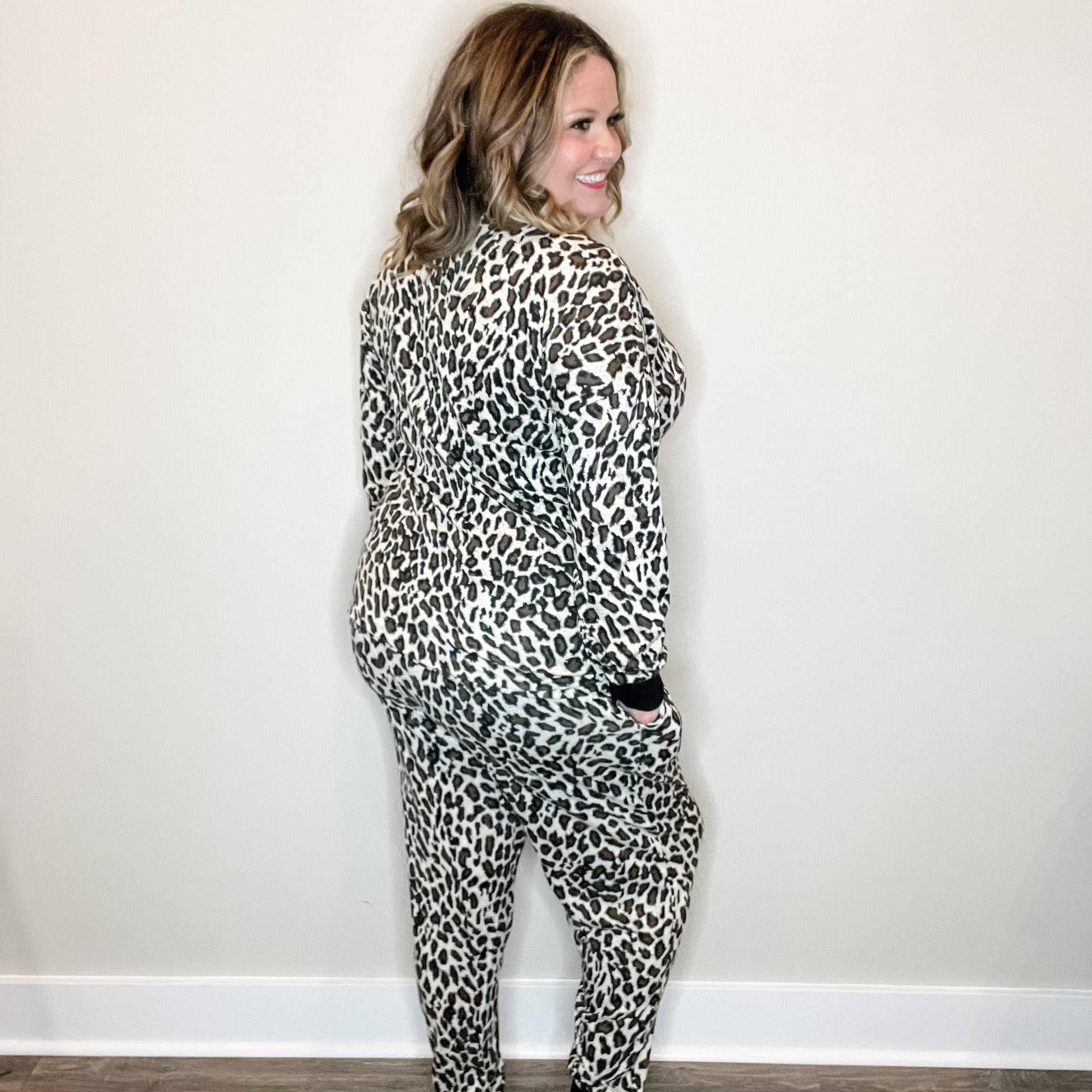 "Cozy" Animal Print Lounge Set with Pockets-Lola Monroe Boutique