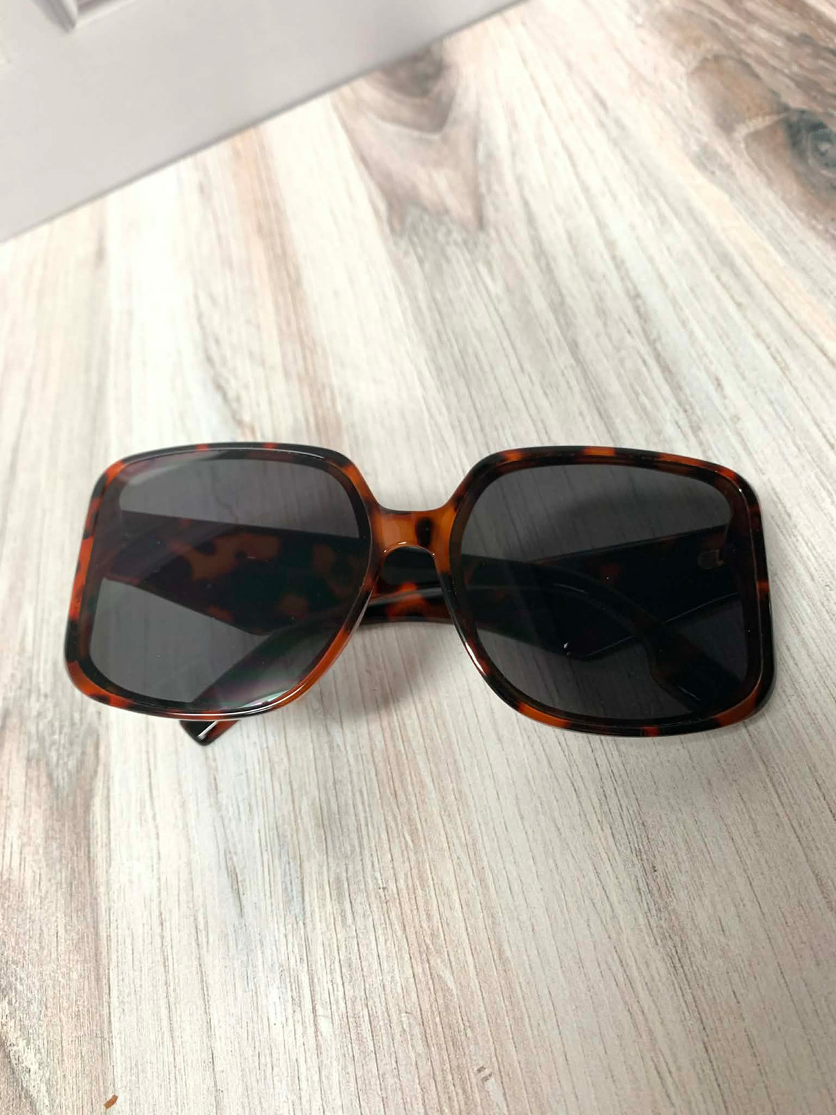Square Frame Triangle Arm Sunglasses (Tortoise)