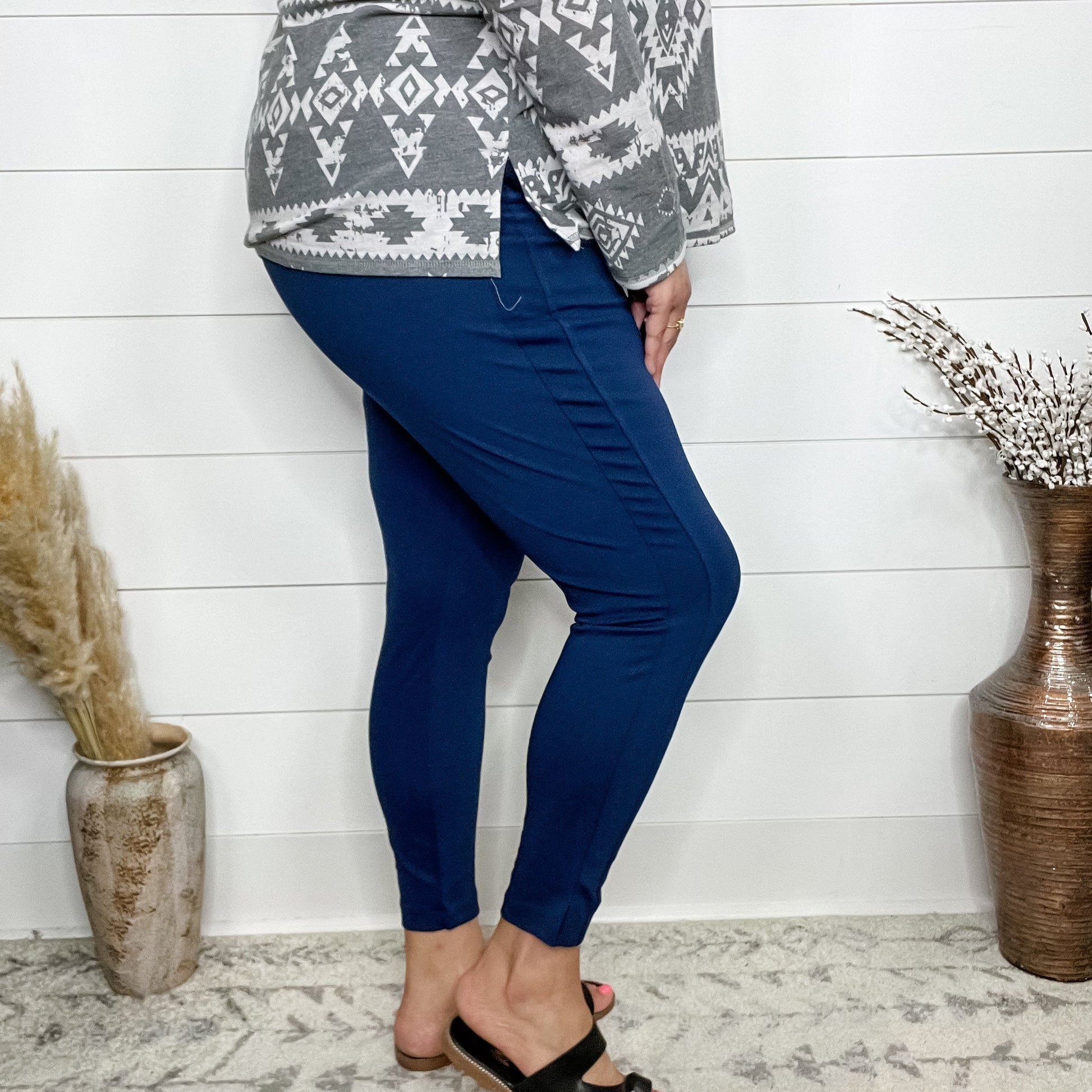 "Disappearing Act" Pull On Skinny Capri Trousers (Navy)