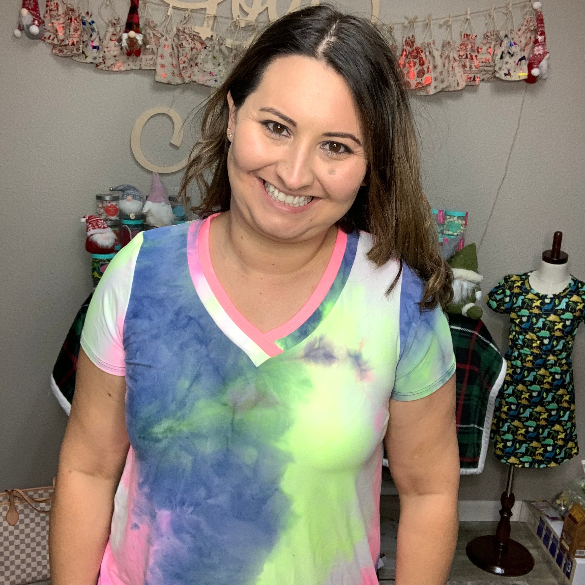 Honey Me V Neck Tie Dye Tee-Lola Monroe Boutique