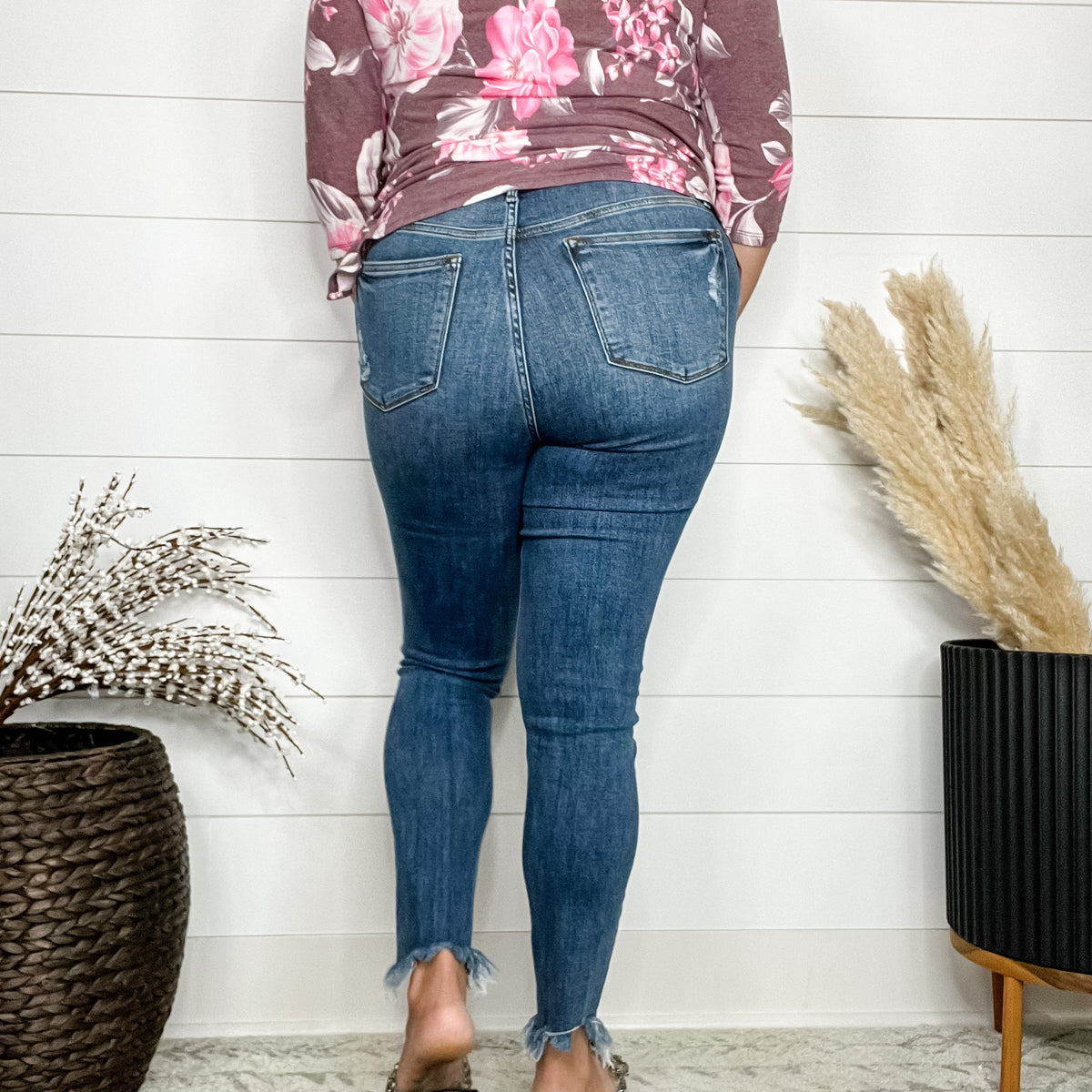 Judy Blue "Fins Up" Skinny Shark Bite Jeans