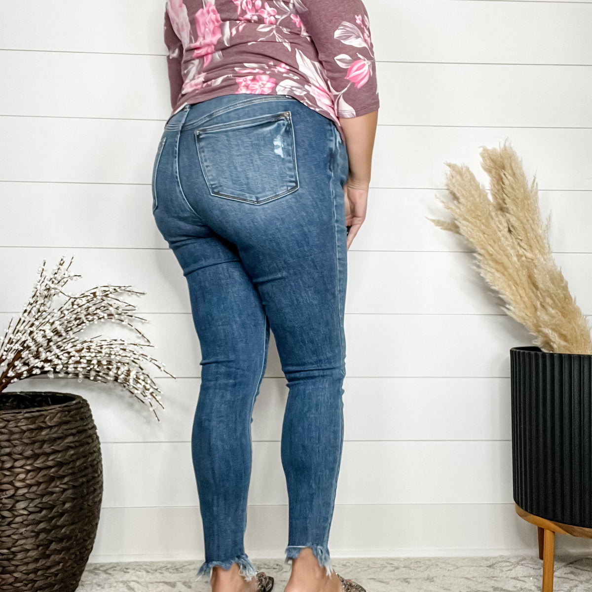 Judy Blue "Fins Up" Skinny Shark Bite Jeans