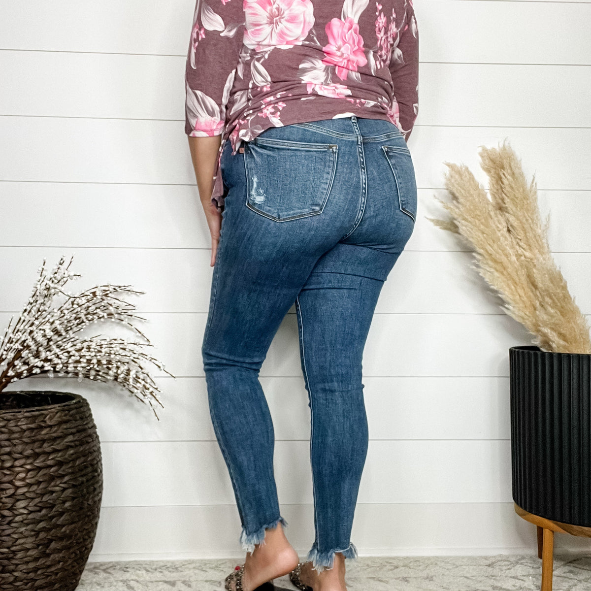 Judy Blue "Fins Up" Skinny Shark Bite Jeans