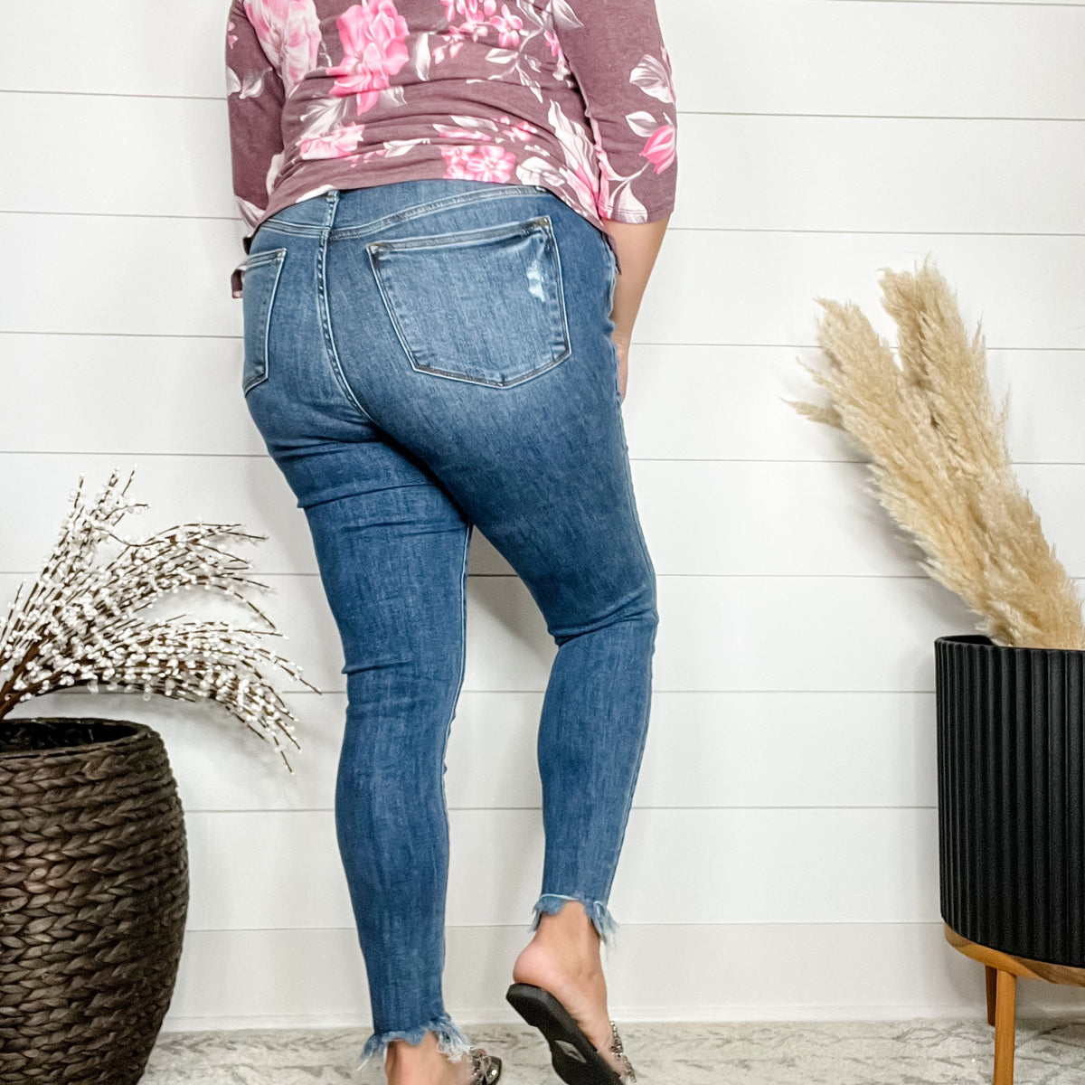 Judy Blue "Fins Up" Skinny Shark Bite Jeans