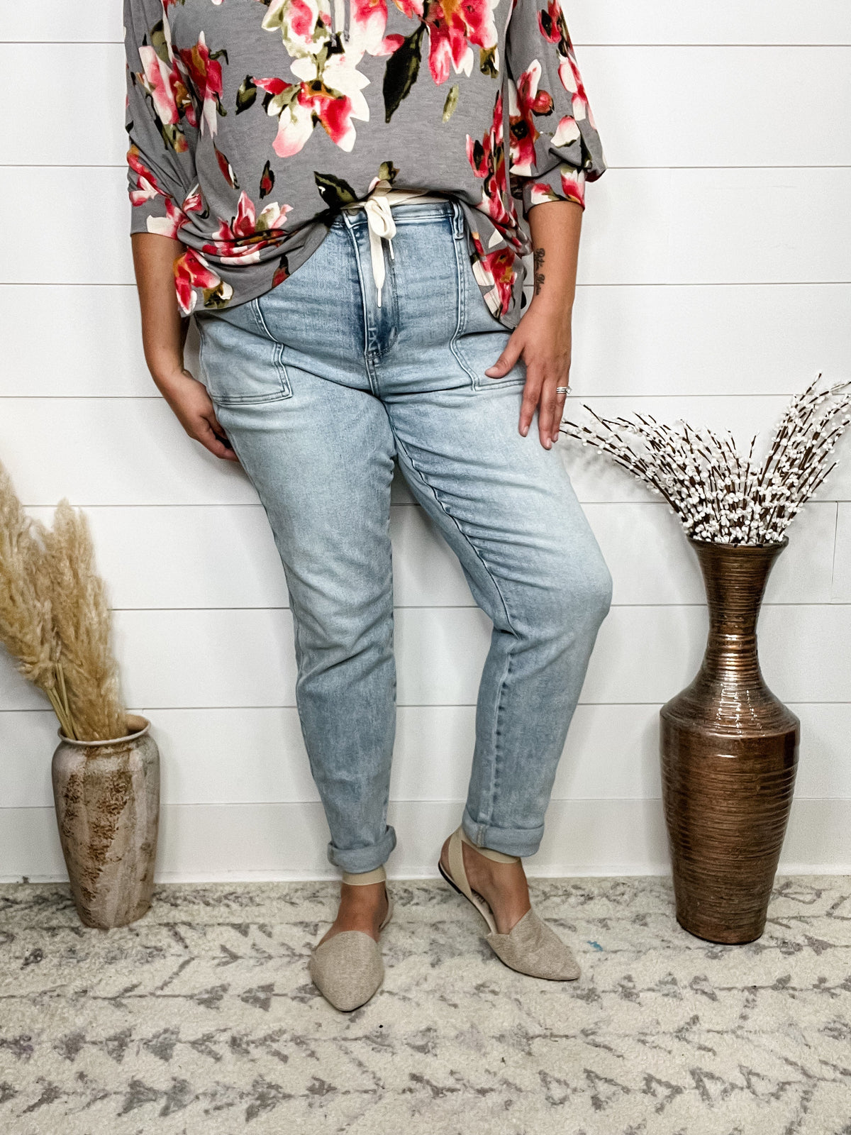 Light wash Judy Blue Jeans vintage wash joggers paired with a floral blouse