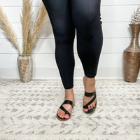 "Love Crew" Toe Loop Design Flat Sandal (Black)