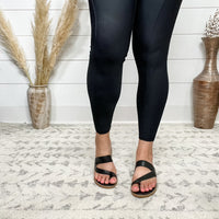 "Love Crew" Toe Loop Design Flat Sandal (Black)