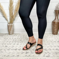 "Love Crew" Toe Loop Design Flat Sandal (Black)