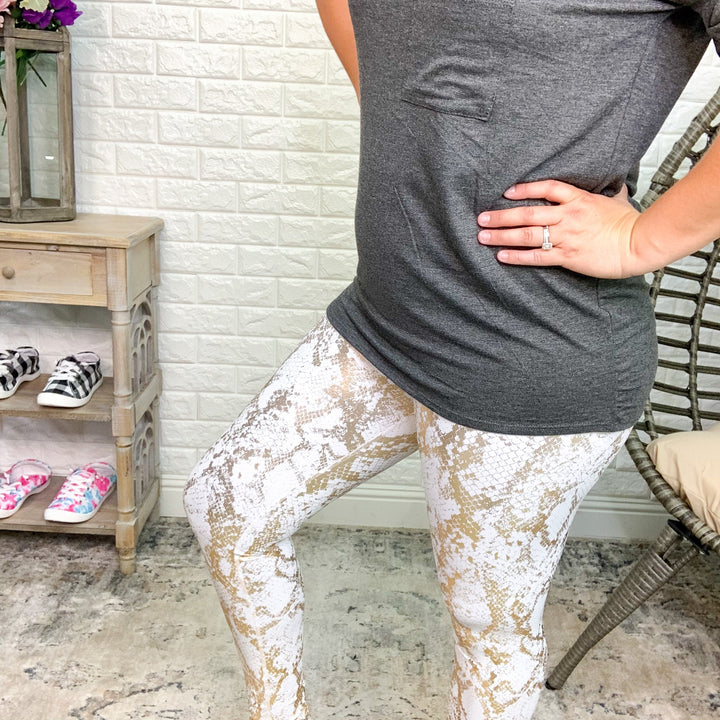 Metallic Snake Skin Print Hi-Waisted Work Out Leggings (2 Colors)