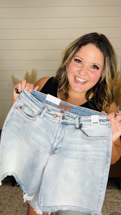 Judy Blue "Blame It On My Roots" Double Button Mid Thigh Dad Jean