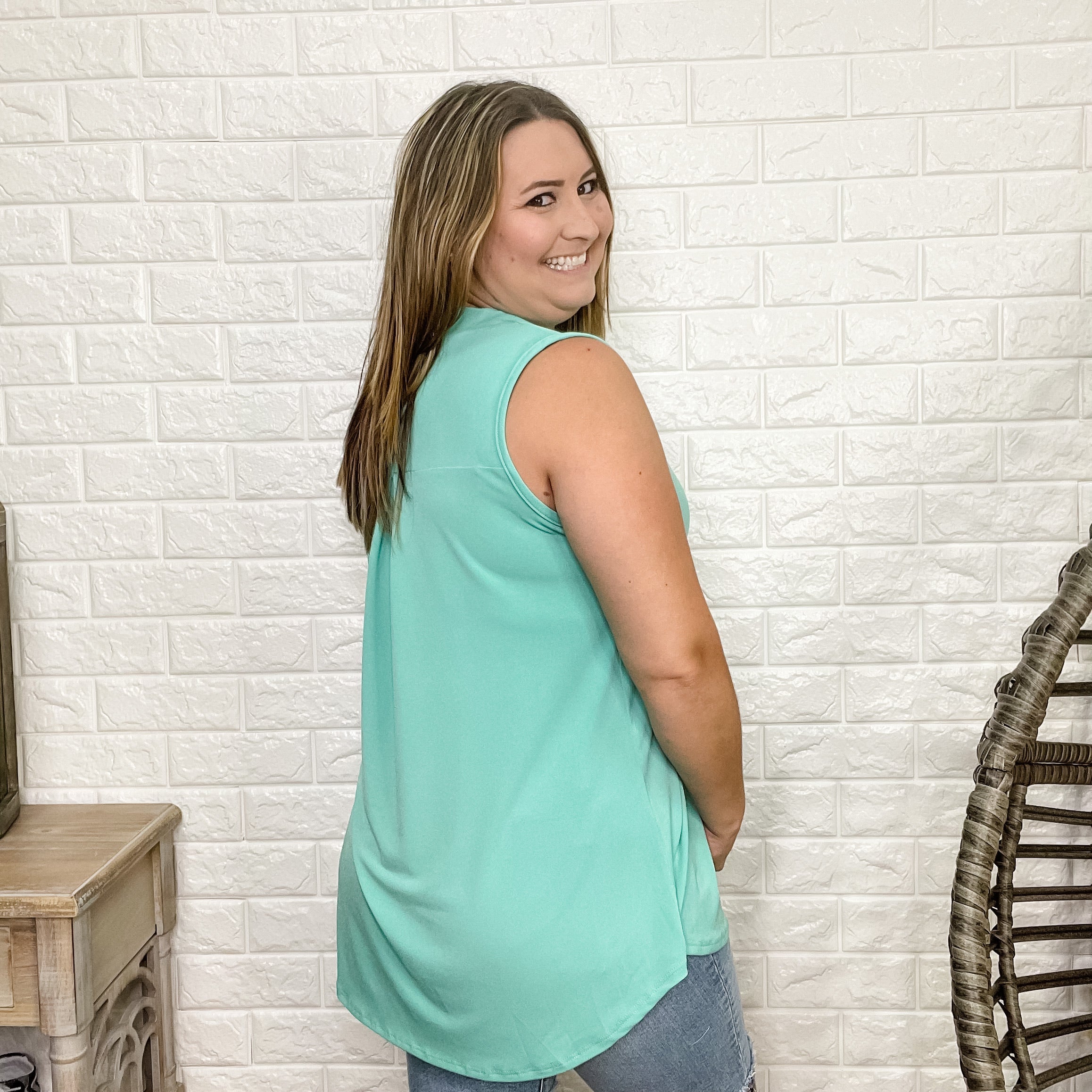 "Put Together" Split Neck Tank (Mint)-Lola Monroe Boutique