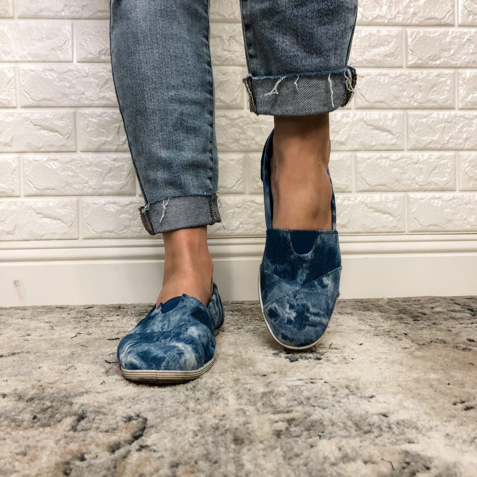 Round Toe Slip On Blue & White Tie Dye