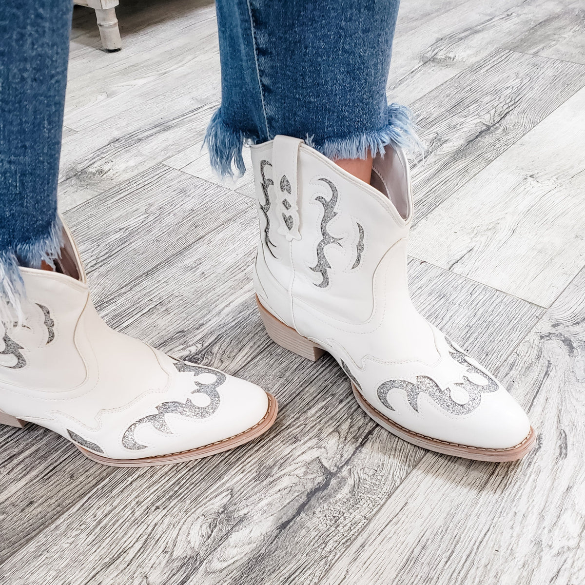 "Kaylee 2.0" Western Style Bootie (White)