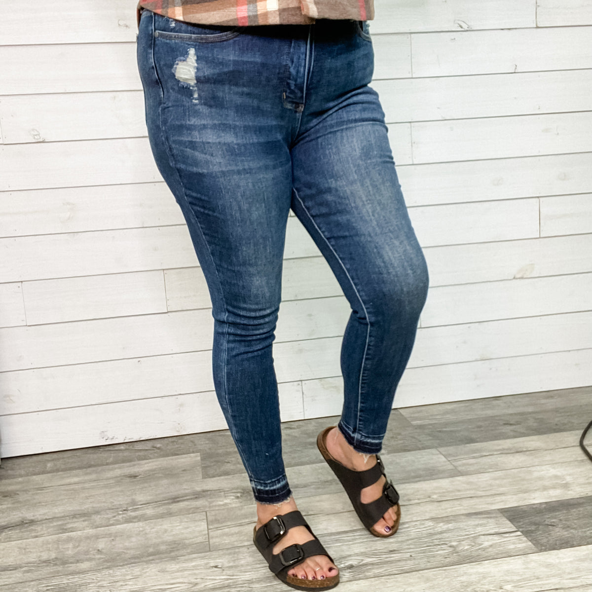Reviewing Judy Blue jeans on a size 14/16 with an apron belly