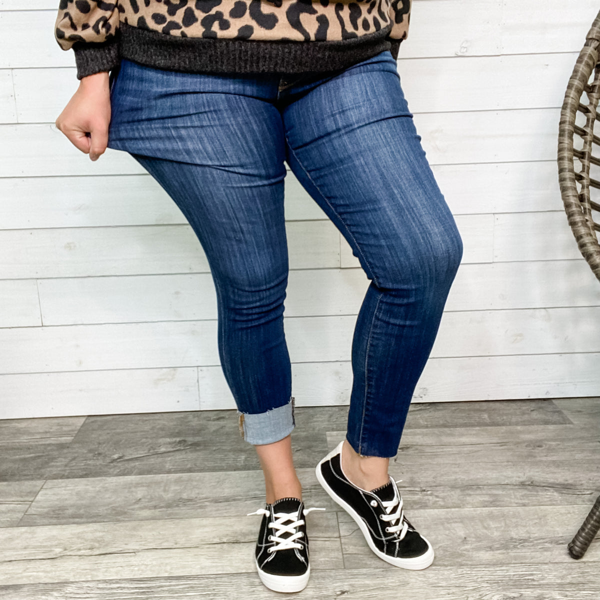 Judy Blue "Walk In the Park" Non-Distressed Mid Rise Skinnies